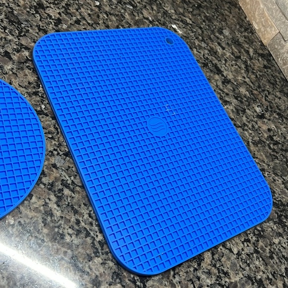 Thermos hi temp silicone trivet set - Picture 6 of 6